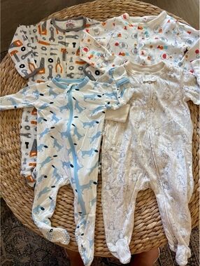 Lot of E=MC2, Kickee Pants and Gap Pajamas Sz 0-3 Months EUC